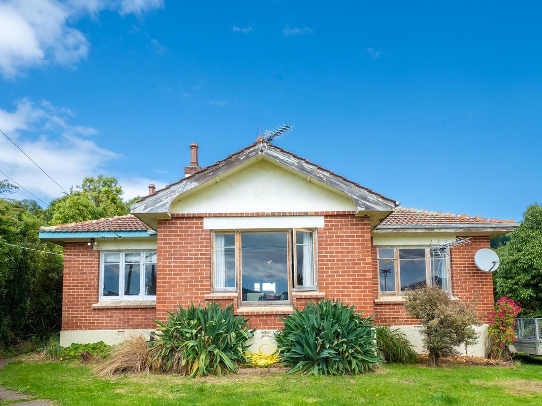 61 Greig Street, Broad Bay, Dunedin - Carousel 1