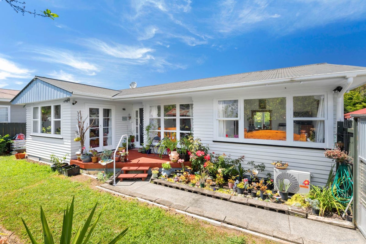 39A Margate Road, Blockhouse Bay, Auckland - Carousel 1