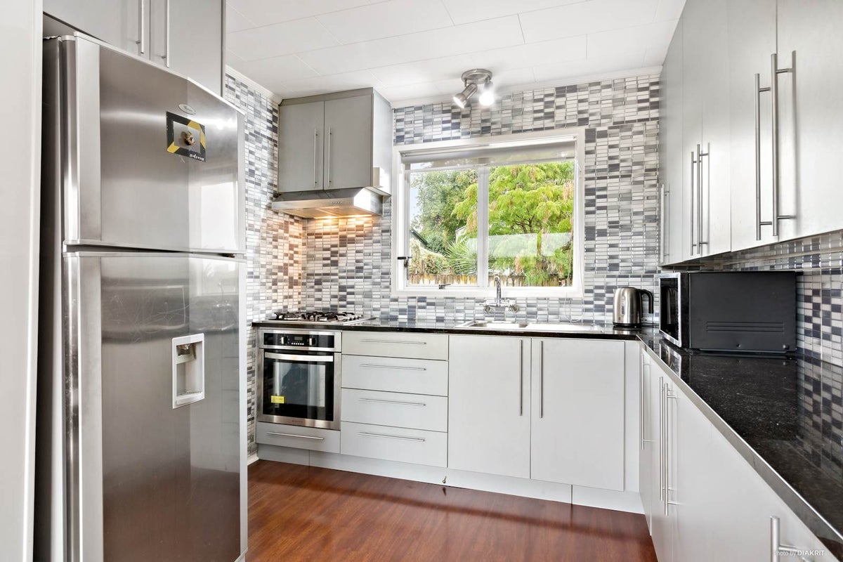 2/19 Seabrook Avenue, New Lynn, Auckland - Carousel 2