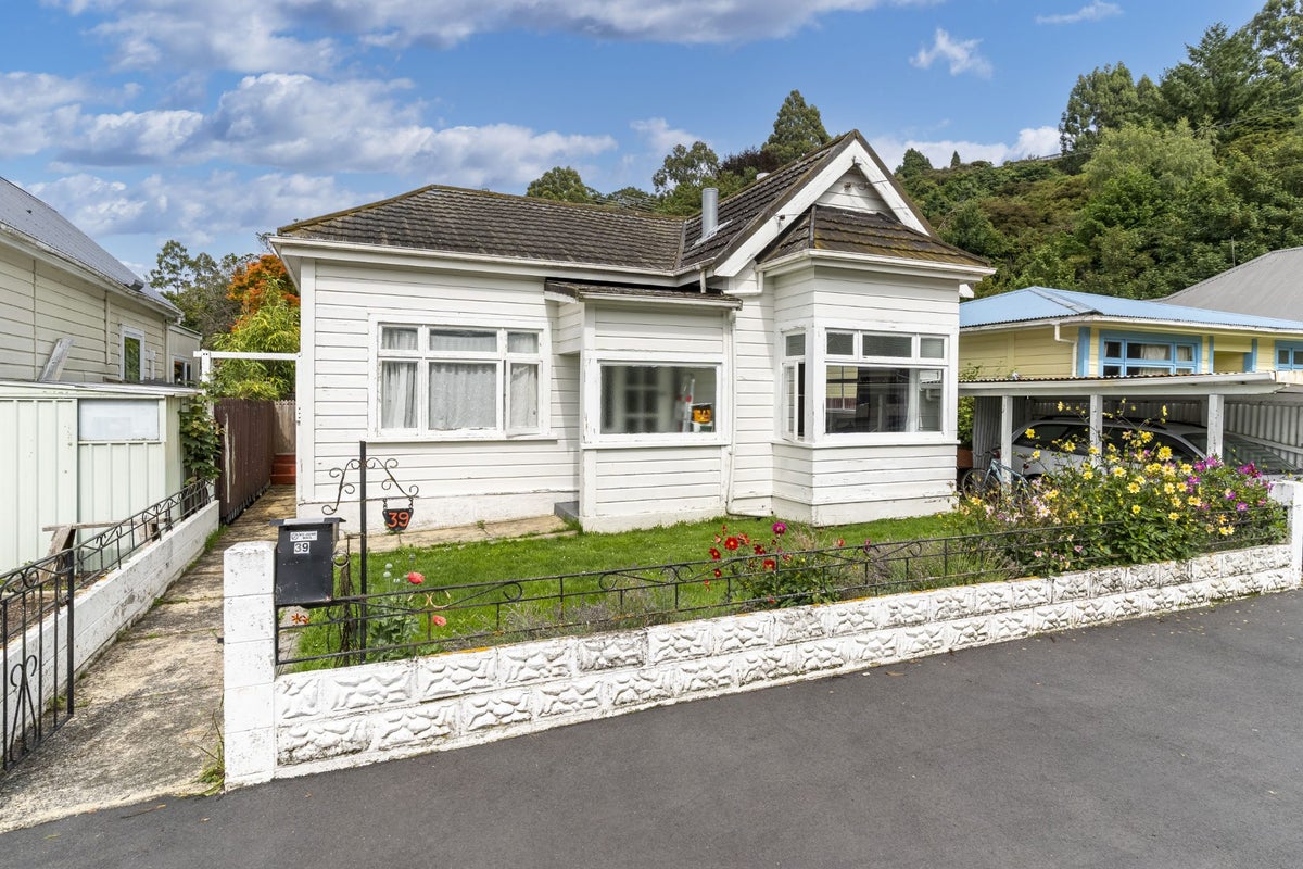 39 Carr Street, North East Valley, Dunedin - Carousel 1