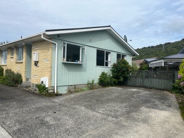 1/21 Denver Grove, Totara Park, Upper Hutt - Carousel 1