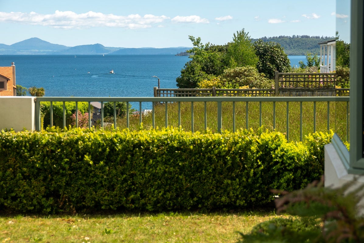 24 Harvey Street, Waipahihi, Taupo - Carousel 2