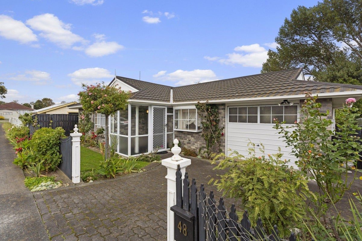 48 Terry Crescent, Milson, Palmerston North - Carousel 1