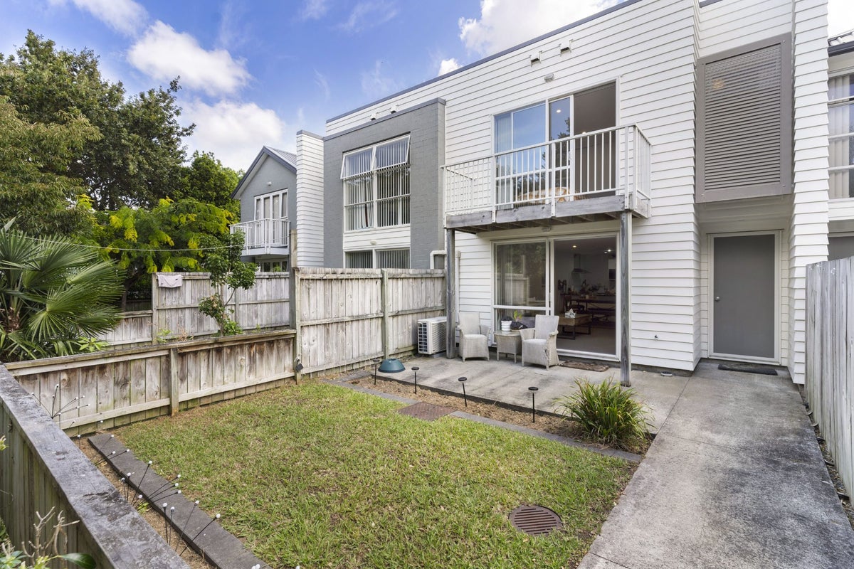 59 Phar Lap Crescent, Takanini, Auckland - Carousel 1