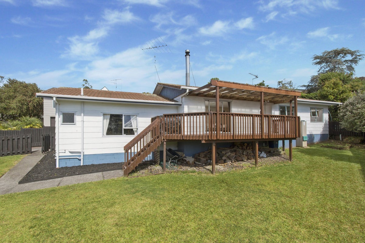 7 Elmira Place, Browns Bay, Auckland - Carousel 1