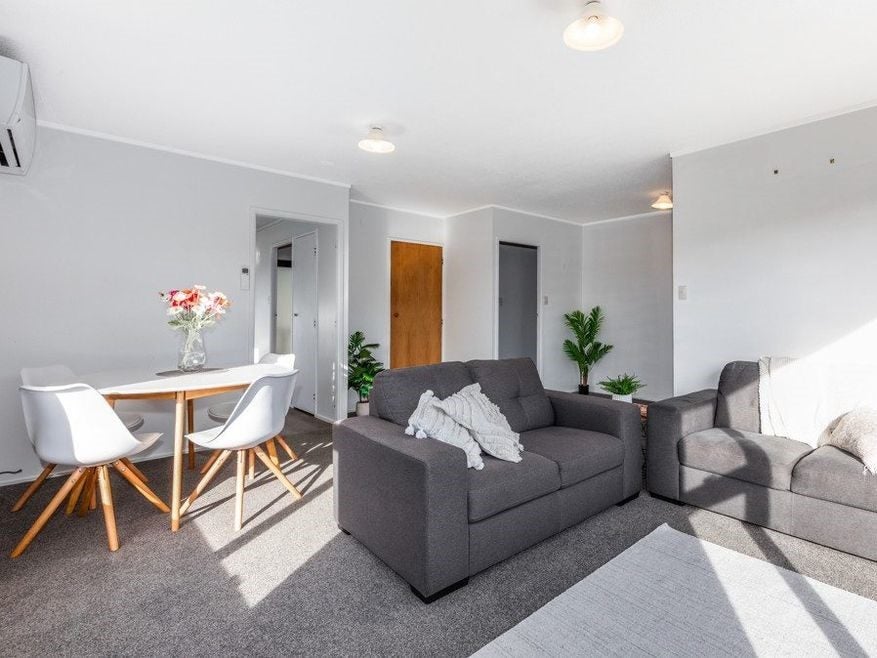 49A Albatross CL, WHITBY, PORIRUA - Carousel 1