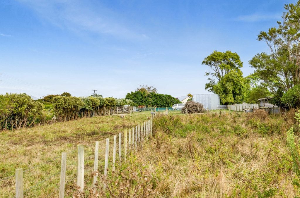 14 Normanby Road, Hawera - Carousel 39