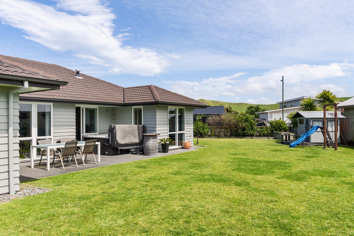 33 Hamilton Drive, Wainui, Gisborne - Carousel 2