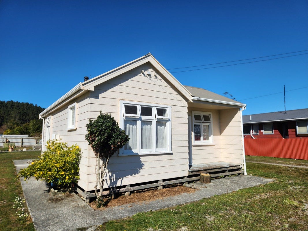 866 State Highway 7, Dobson, Grey, West Coast - Carousel 1