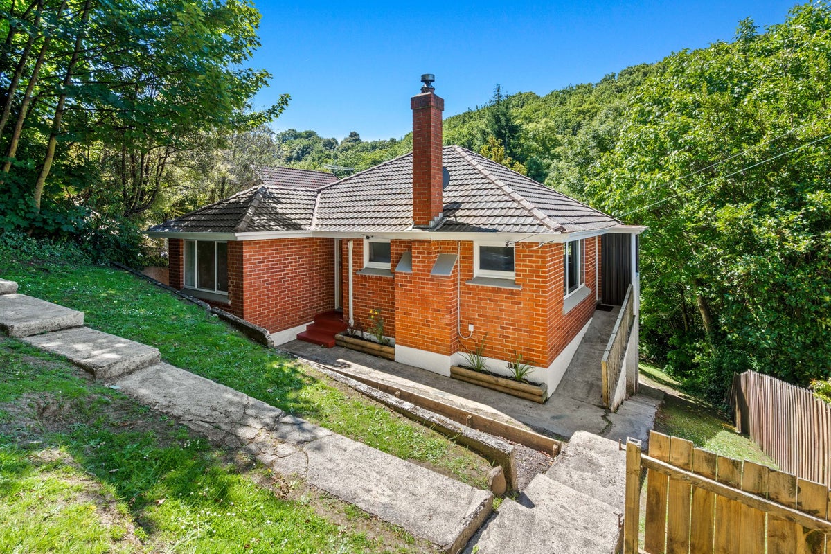 59 Glen Road, Mornington, Dunedin - Carousel 1