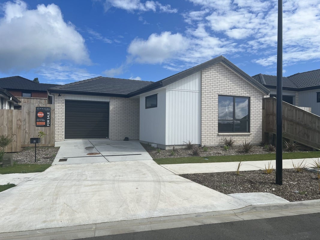 19 Scenic Rise, Rototuna North, Hamilton - Carousel 1