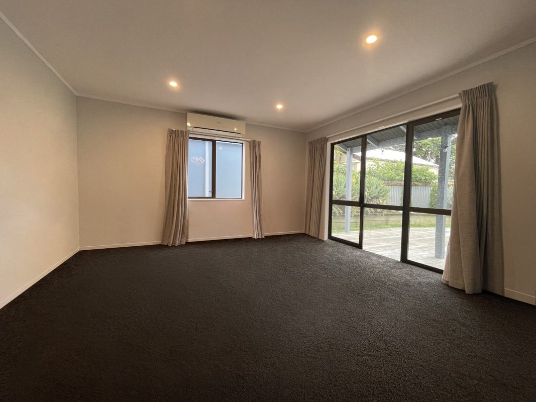 1/44 RANDWICK CRES, MOERA, LOWER HUTT - Carousel 2