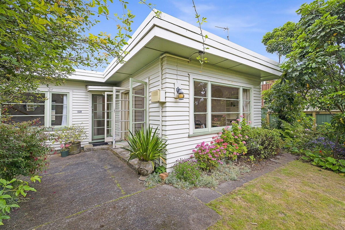28 Weka Road, Raumati Beach, Paraparaumu - Carousel 1