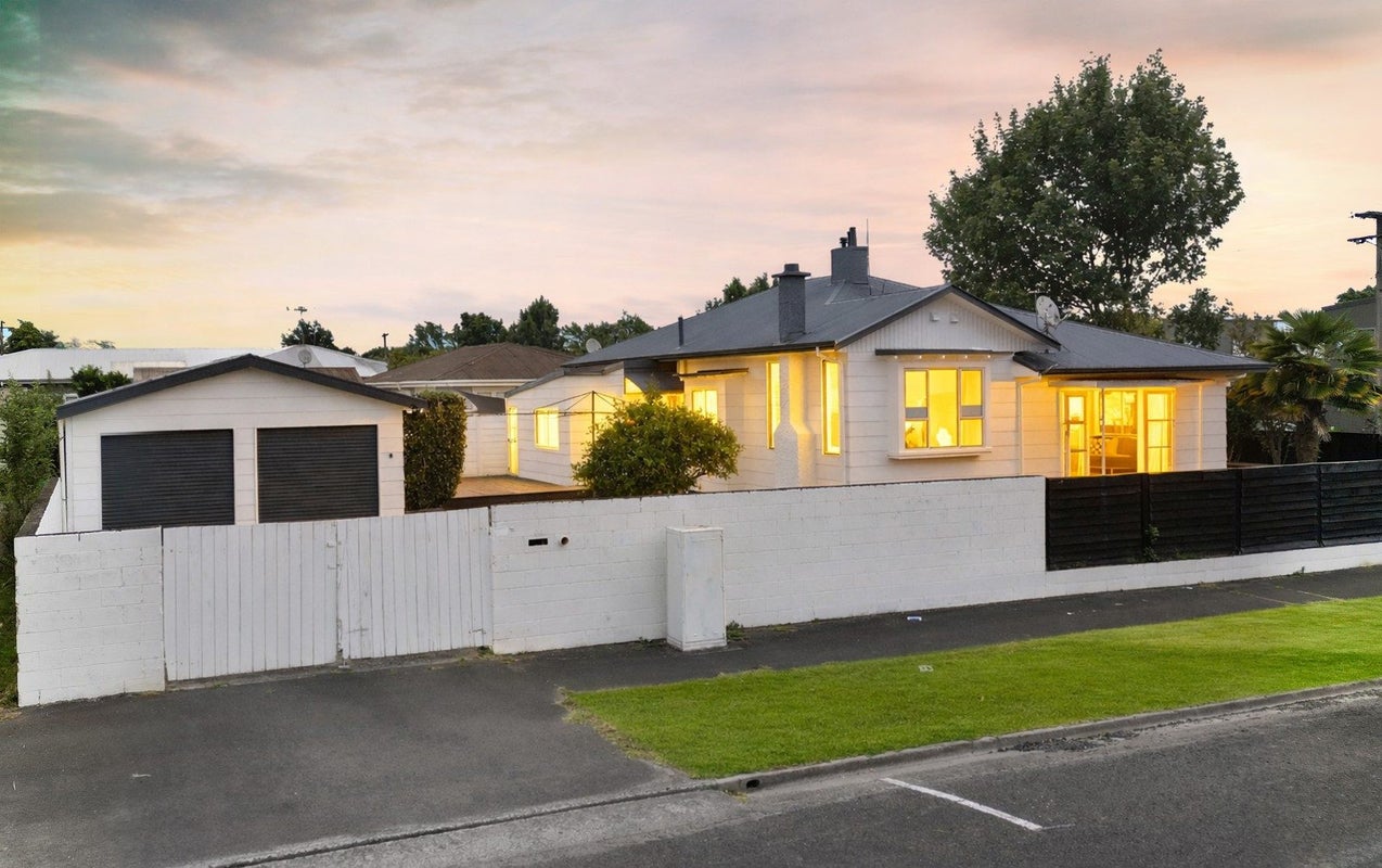 64 Cook Street, Hamilton East, Hamilton - Carousel 1