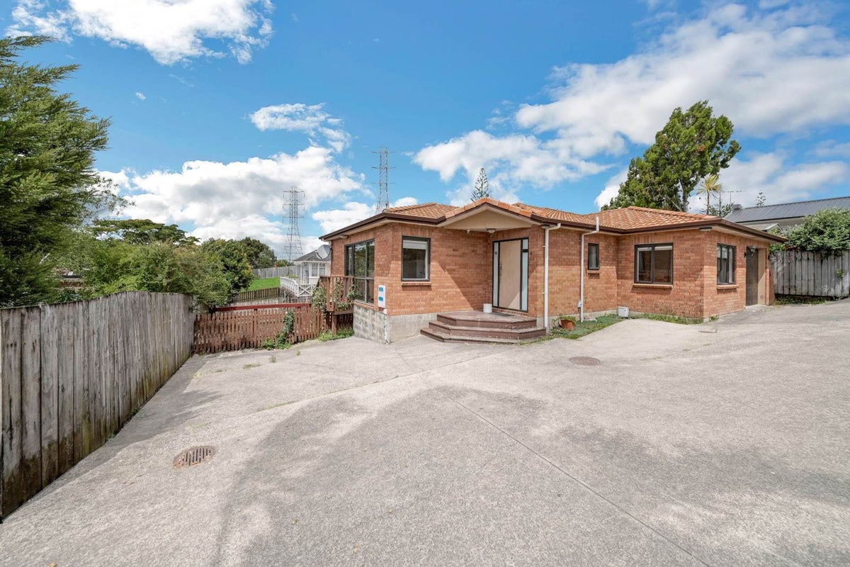 48 Beaubank Road, Kelston, Auckland - Carousel 2