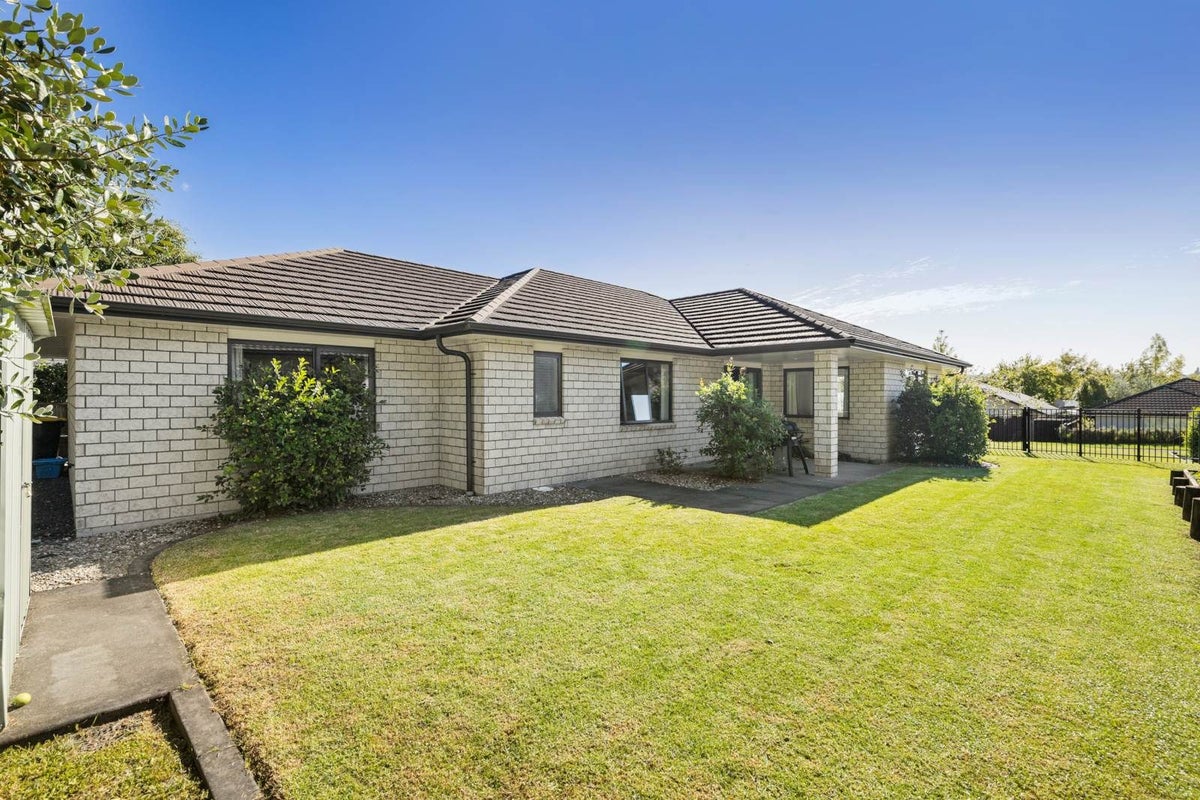 73 Bathurst Crescent, Pyes Pa, Tauranga - Carousel 1