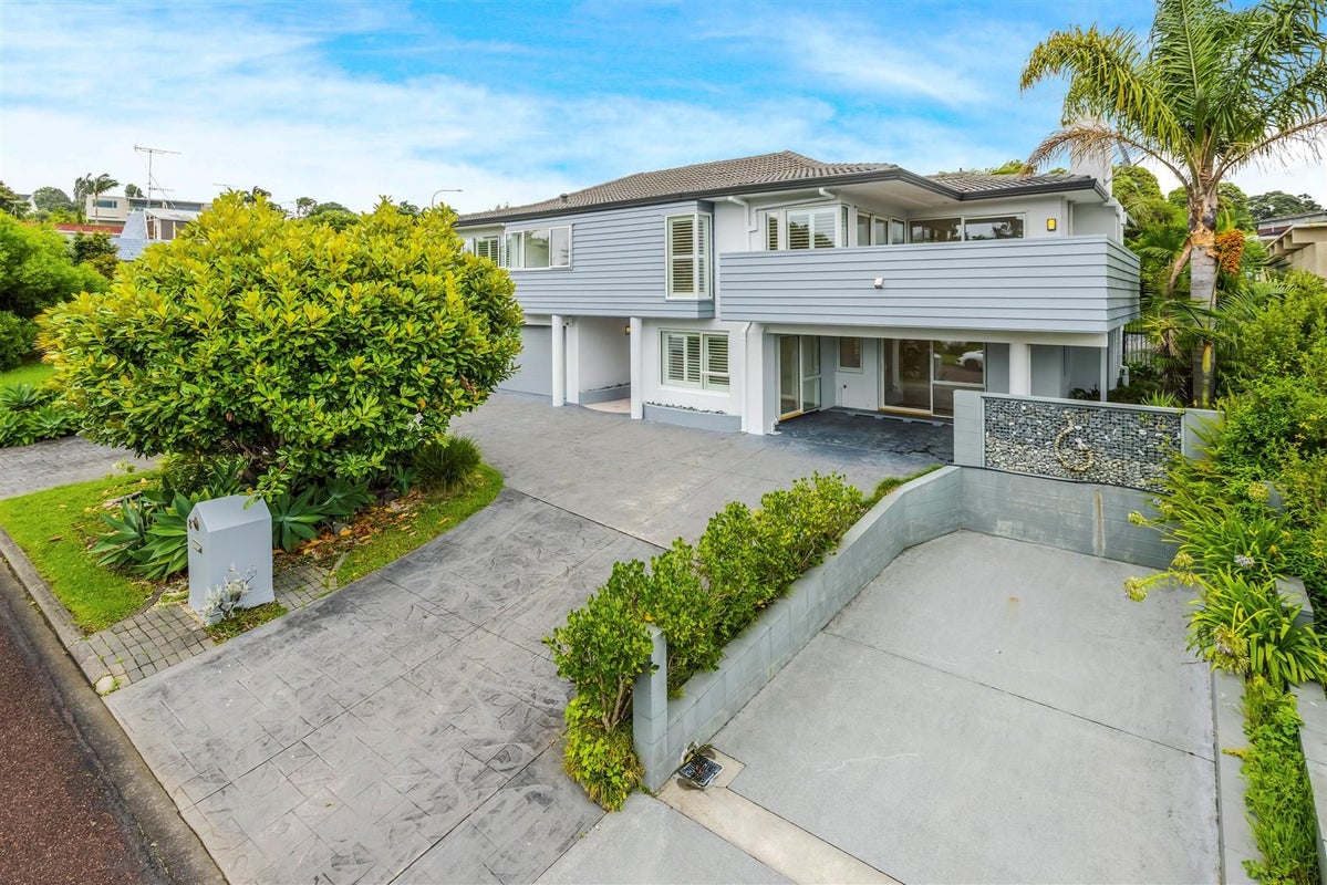8 Poseidon Place, Half Moon Bay, Auckland - Carousel 2