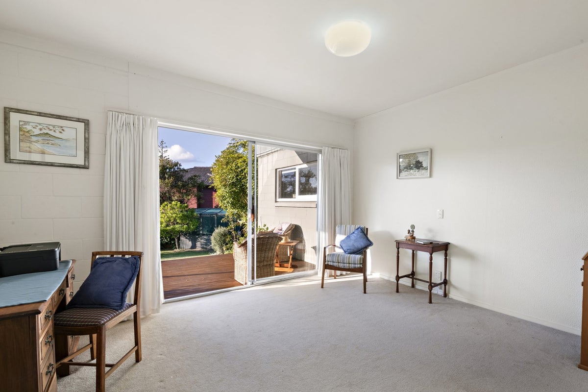 1/47 Eastcliffe Road, Castor Bay, Auckland - Carousel 21