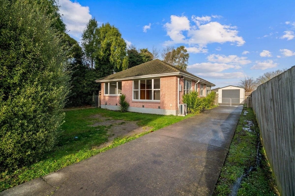 17 Leicester Crescent, Hoon Hay, Christchurch - Carousel 1