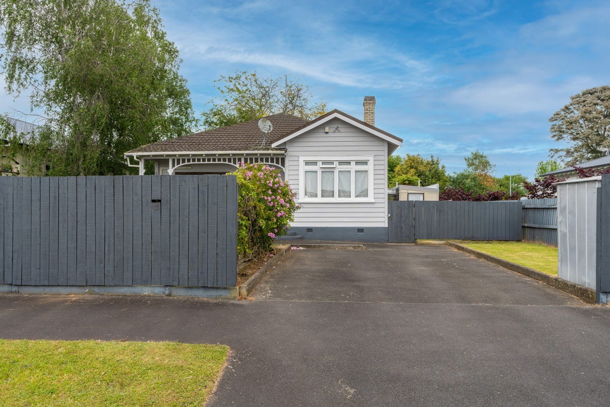 13 Wye Street, Frankton, Hamilton - Carousel 1