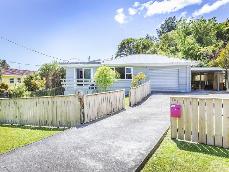 26 Mahoe Street, Tawa, Wellington - Carousel 1