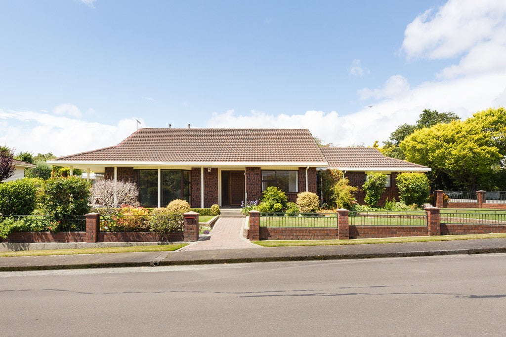2 Kensington Mews, Hokowhitu, Palmerston North - Carousel 1