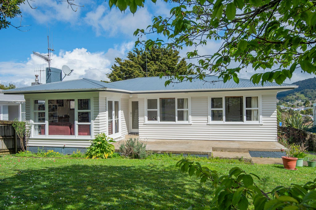 24 Eden Terrace, Kamo, Whangarei - Carousel 1