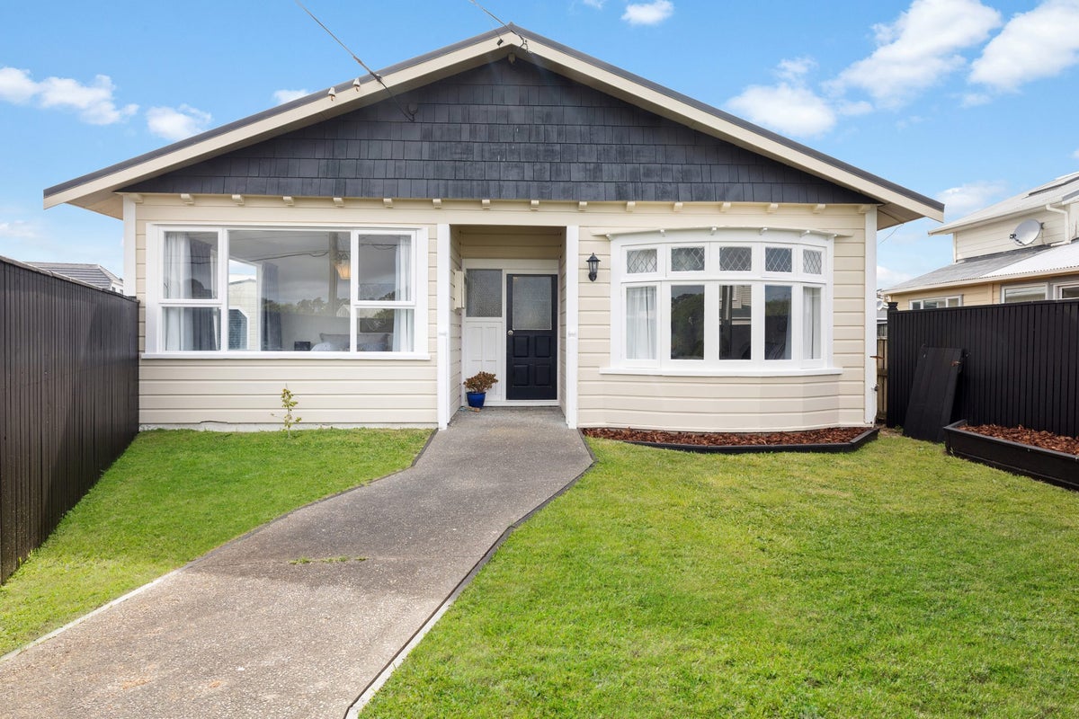 64 Ellesmere Avenue, Miramar, Wellington - Carousel 2