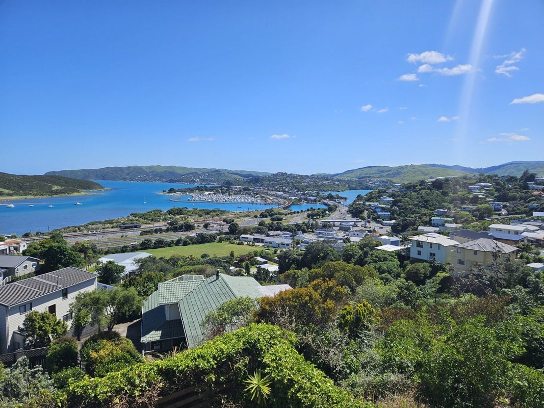 33 Eskdale Road, Papakowhai, Porirua - Carousel 1