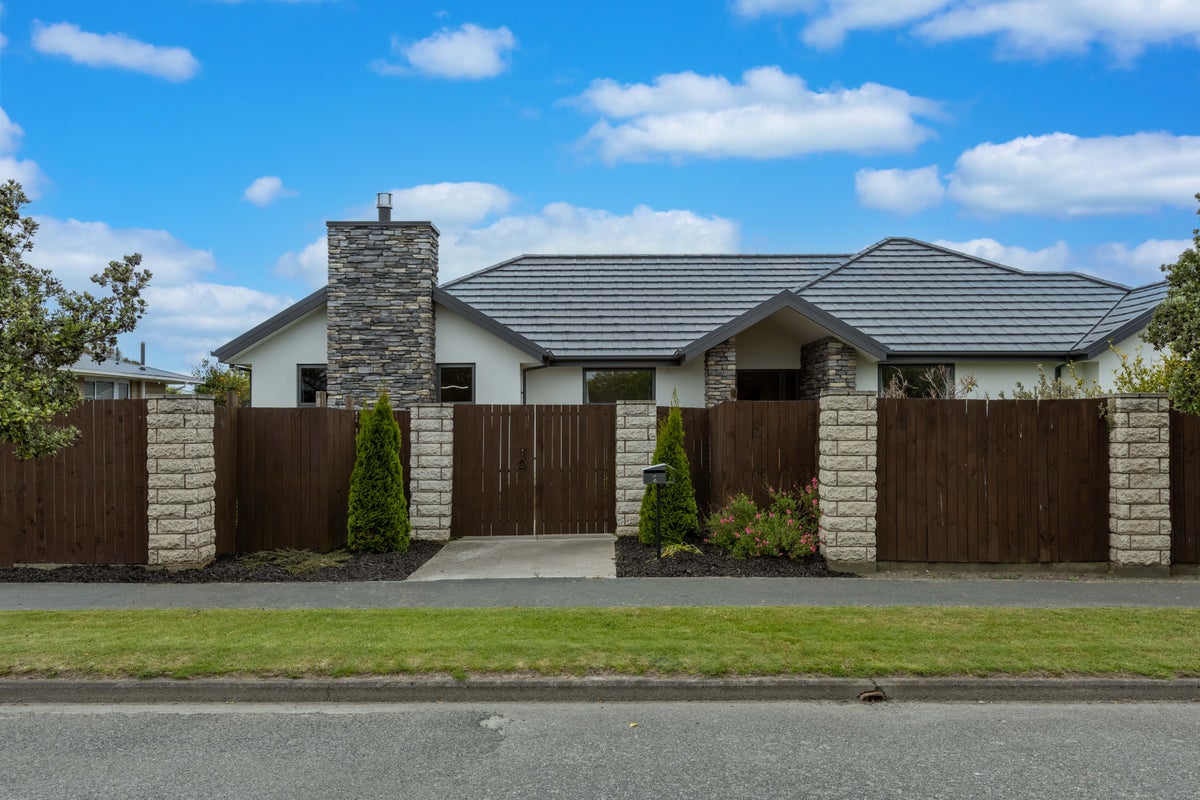 2 Royalist Avenue, North New Brighton, Christchurch - Carousel 21