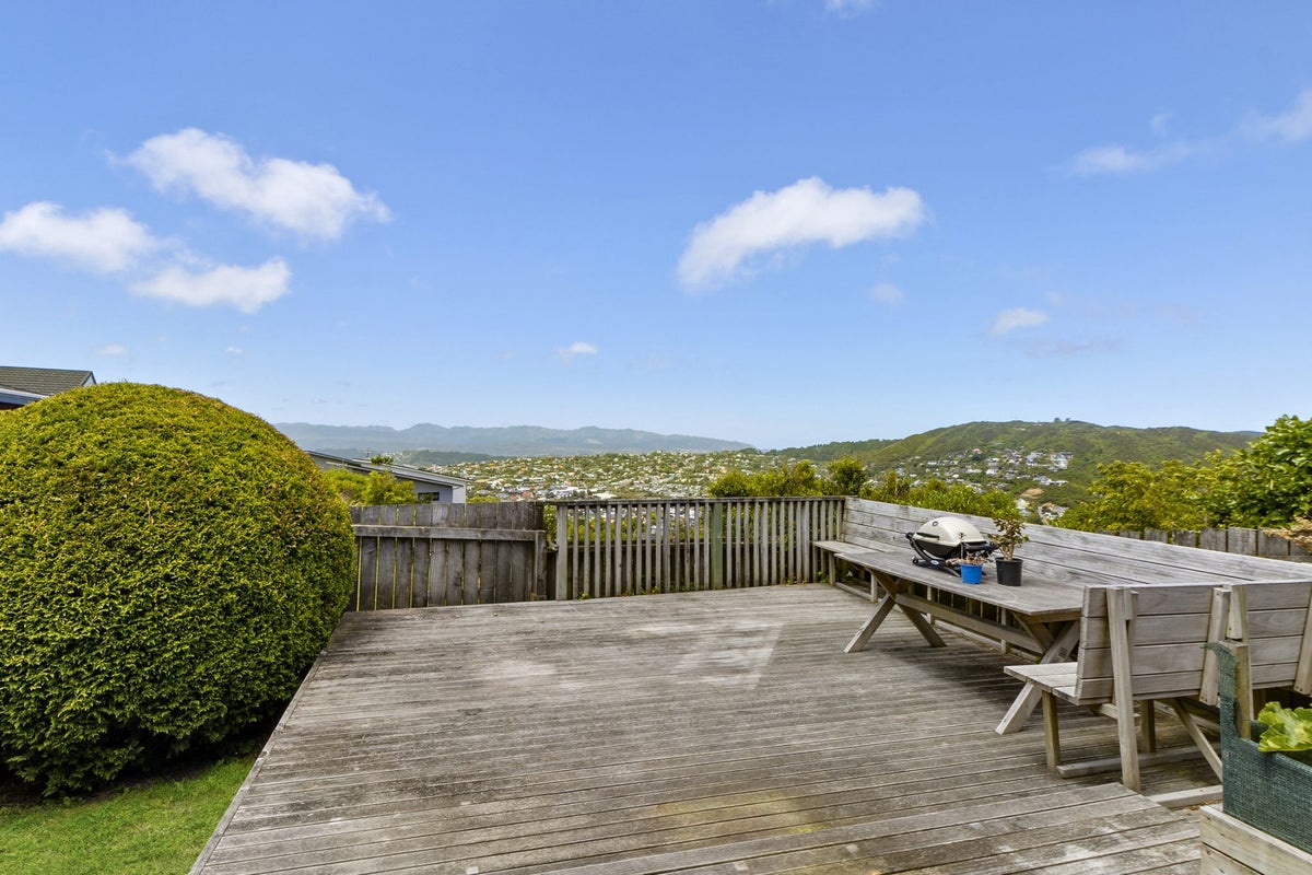 12B Cathie Place, Karori, Wellington - Carousel 2