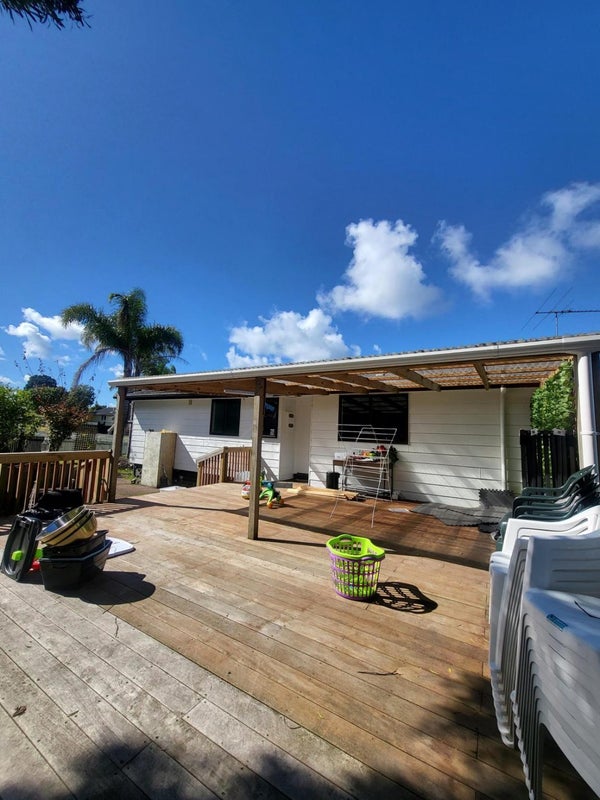 4 Kayle Glen, West Harbour, Auckland - Carousel 1