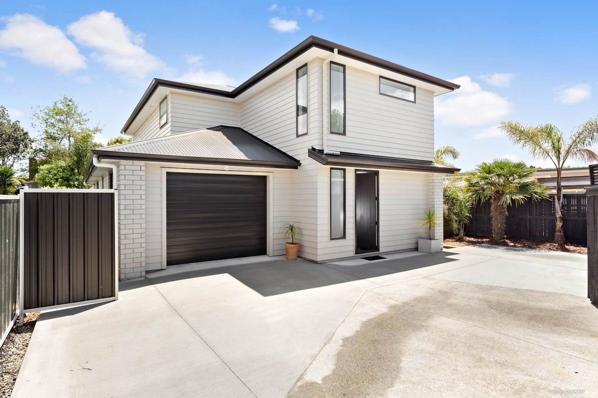 67A Neil Avenue, Te Atatu Peninsula, Auckland - Carousel 1