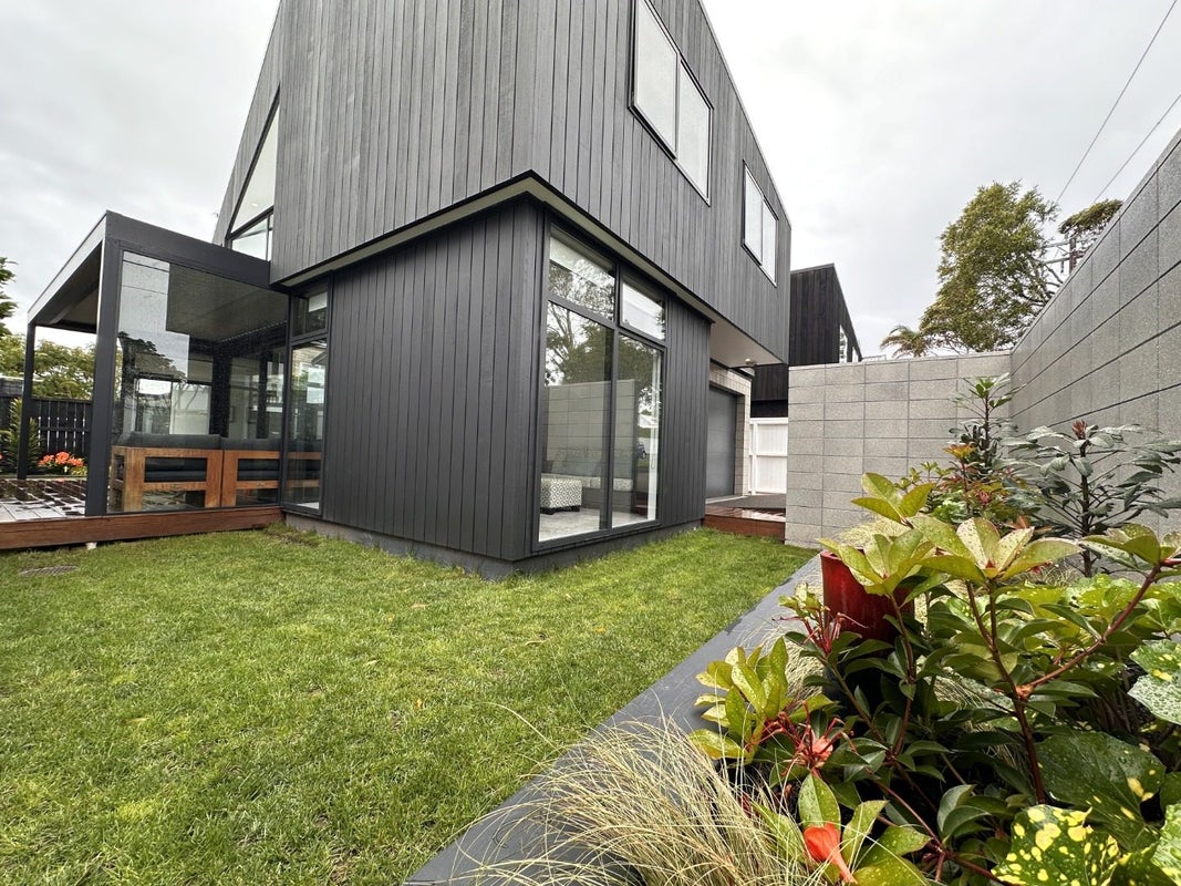 11 Walford Road, Point Chevalier, Auckland - Carousel 19