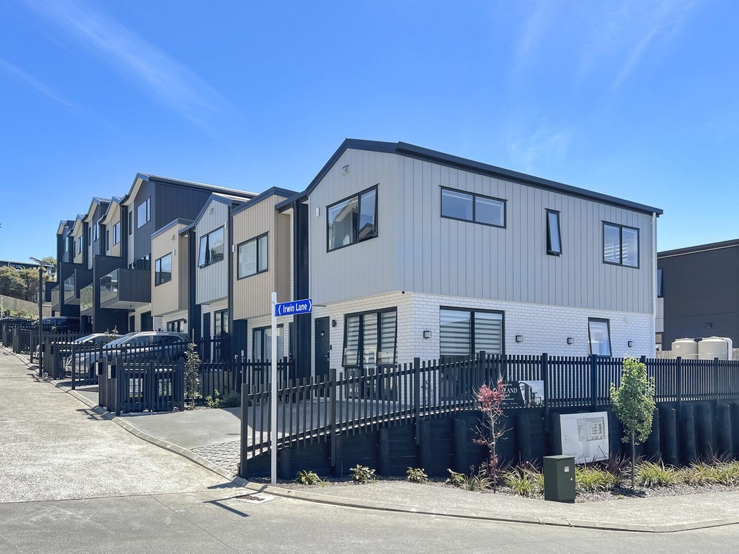 1 Irwin Lane, Windsor Park, North Shore City, Auckland - Carousel 21