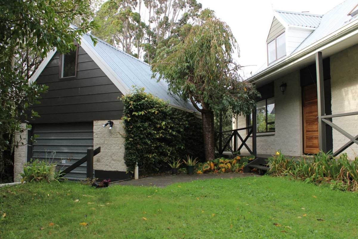 26 Springdale Grove, Fitzherbert, Palmerston North - Carousel 1