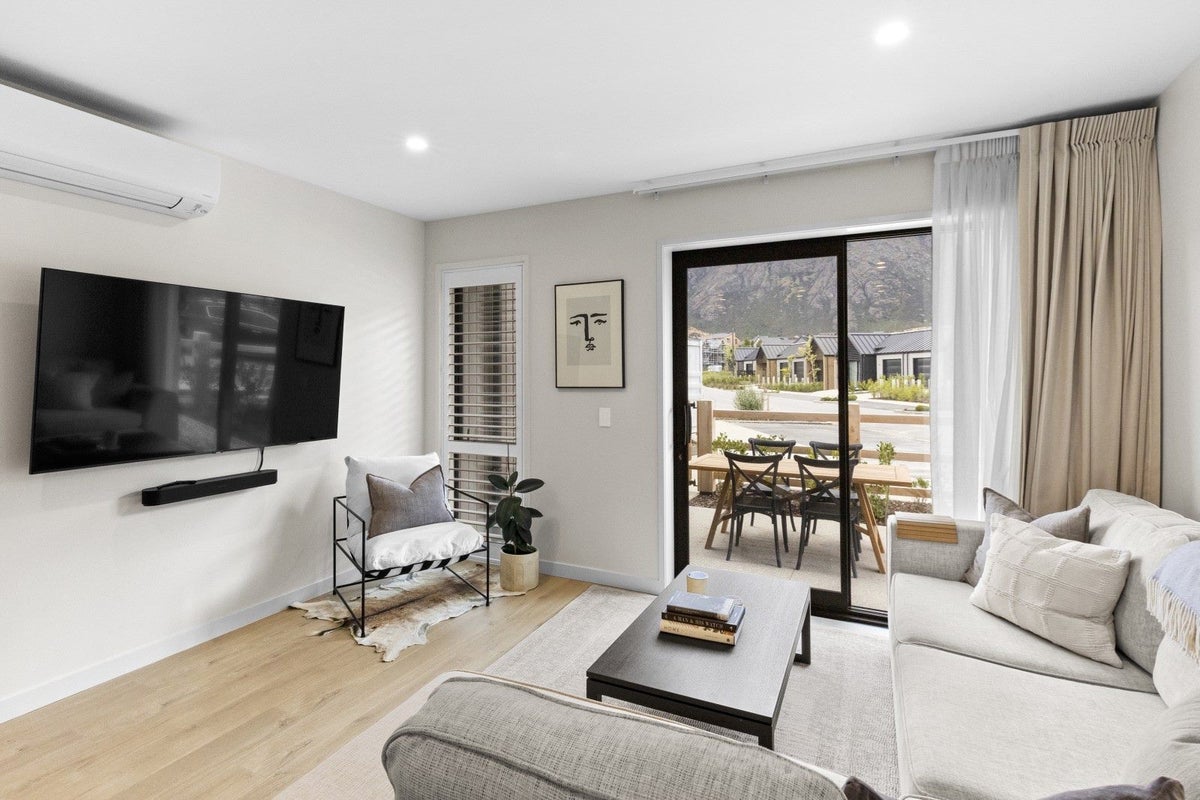 2 McGibbon Lane, Jacks Point, Queenstown - Carousel 2