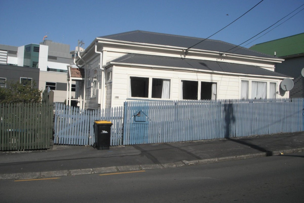 213 Adelaide Road, Newtown, Wellington - Carousel 1