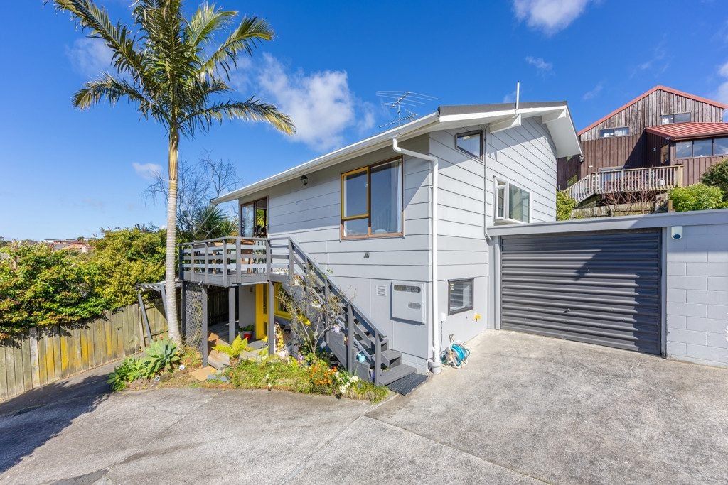 1/4 Newstead Avenue, Browns Bay, Auckland - Carousel 1