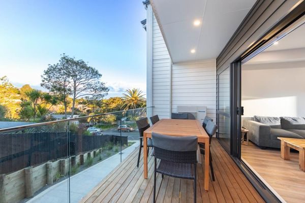 2B Kororo Street, Northcote, Auckland - Carousel 2