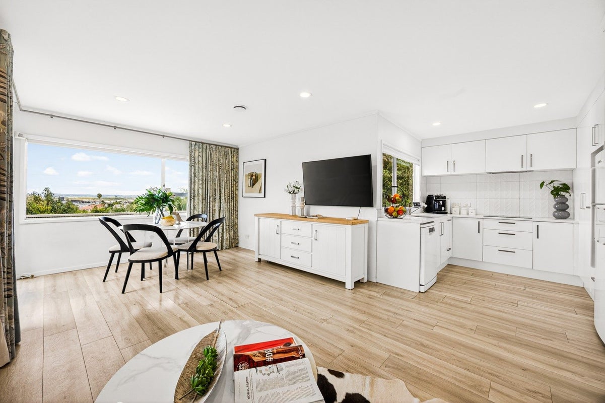 61B Te Kawa Road, Greenlane, Auckland - Carousel 1