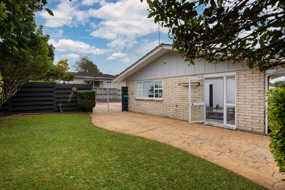 1/66 Buckley Road, Epsom, Auckland - Carousel 1