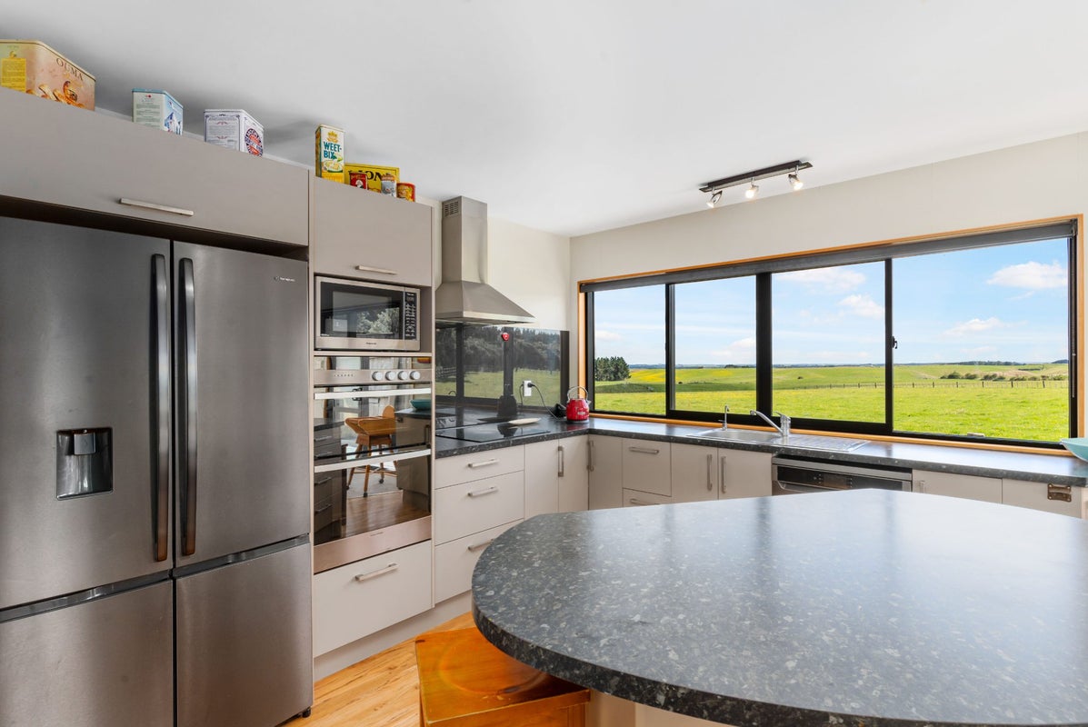 121 Mount Stewart Halcombe Road, Sanson, Palmerston North - Carousel 2