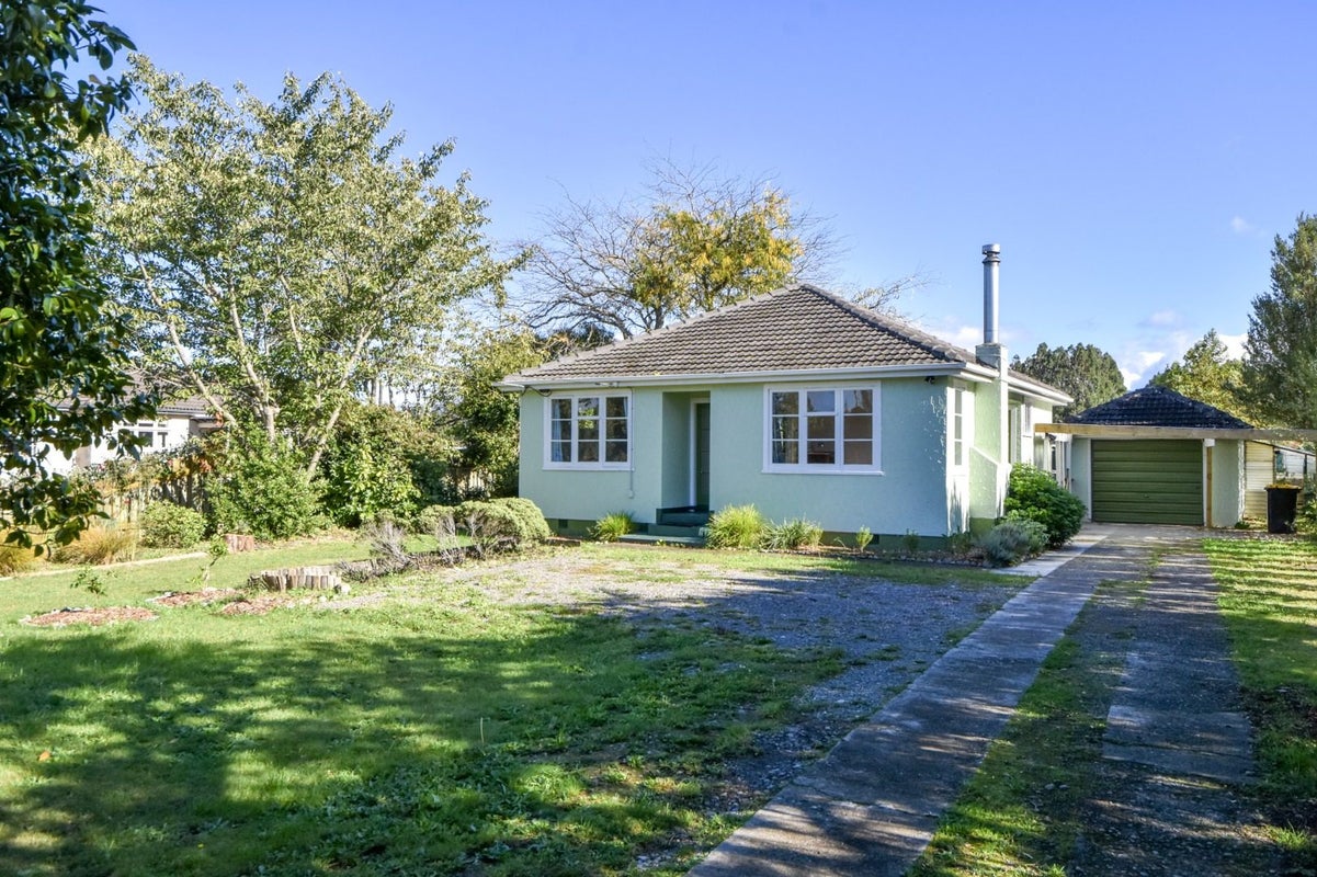 468 High Street South, Carterton - Carousel 11