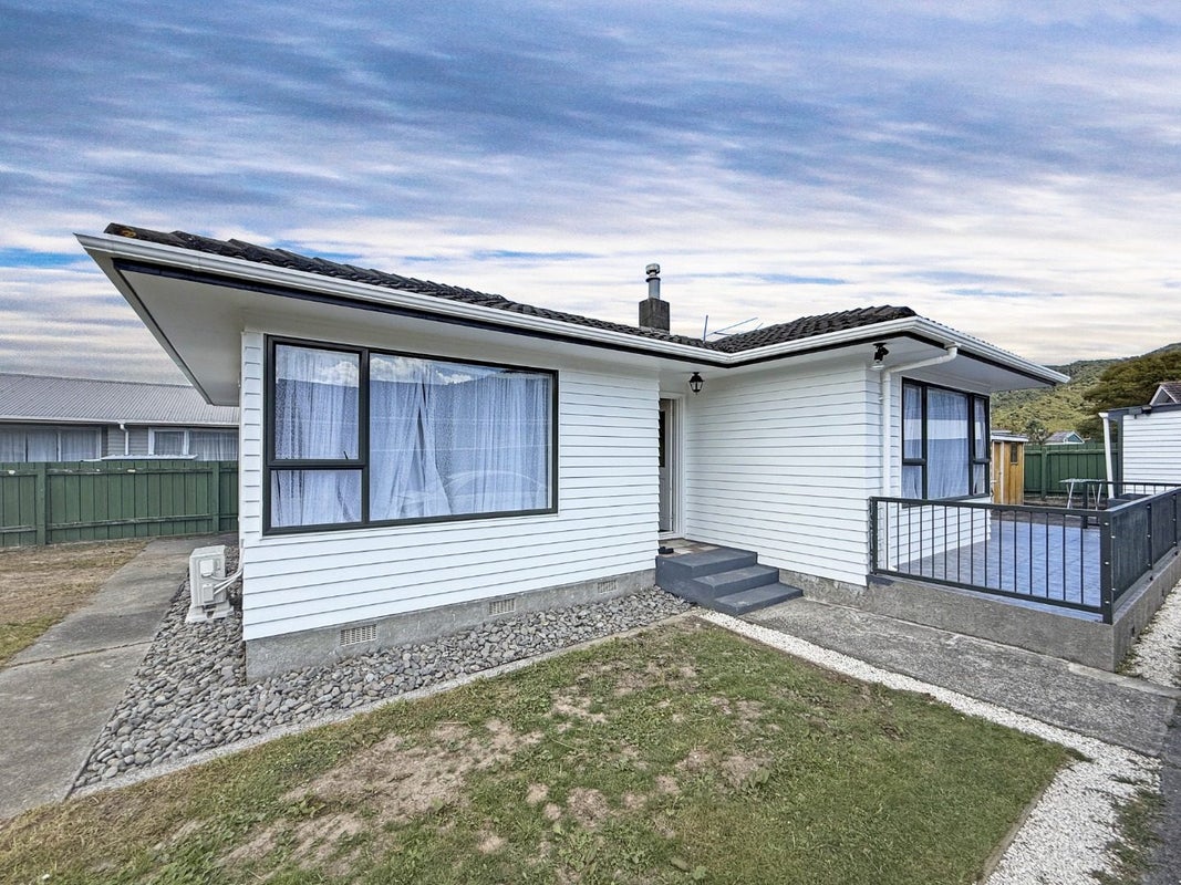 1 Kawatiri Grove, Wainuiomata, Lower Hutt - Carousel 1