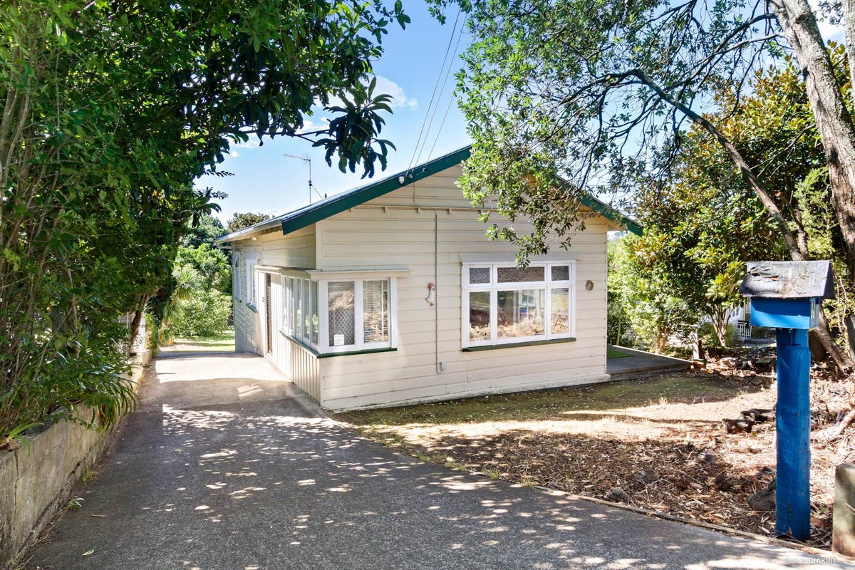 34 Sutherland Road, Point Chevalier, Auckland - Carousel 1