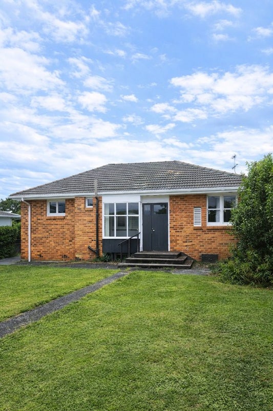 39 Birdwood Avenue, Papatoetoe, Auckland - Carousel 1