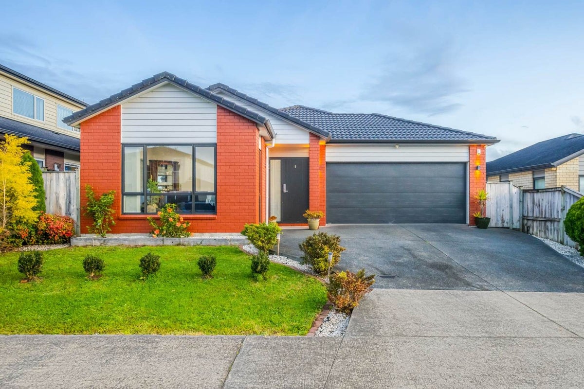 31 Clady Drive, Flat Bush, Auckland - Carousel 1
