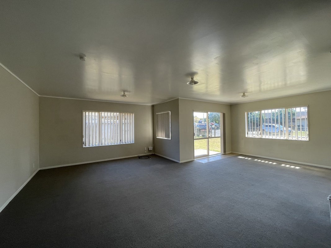 16 Kamaka Road, Mangere Bridge, Auckland - Carousel 2