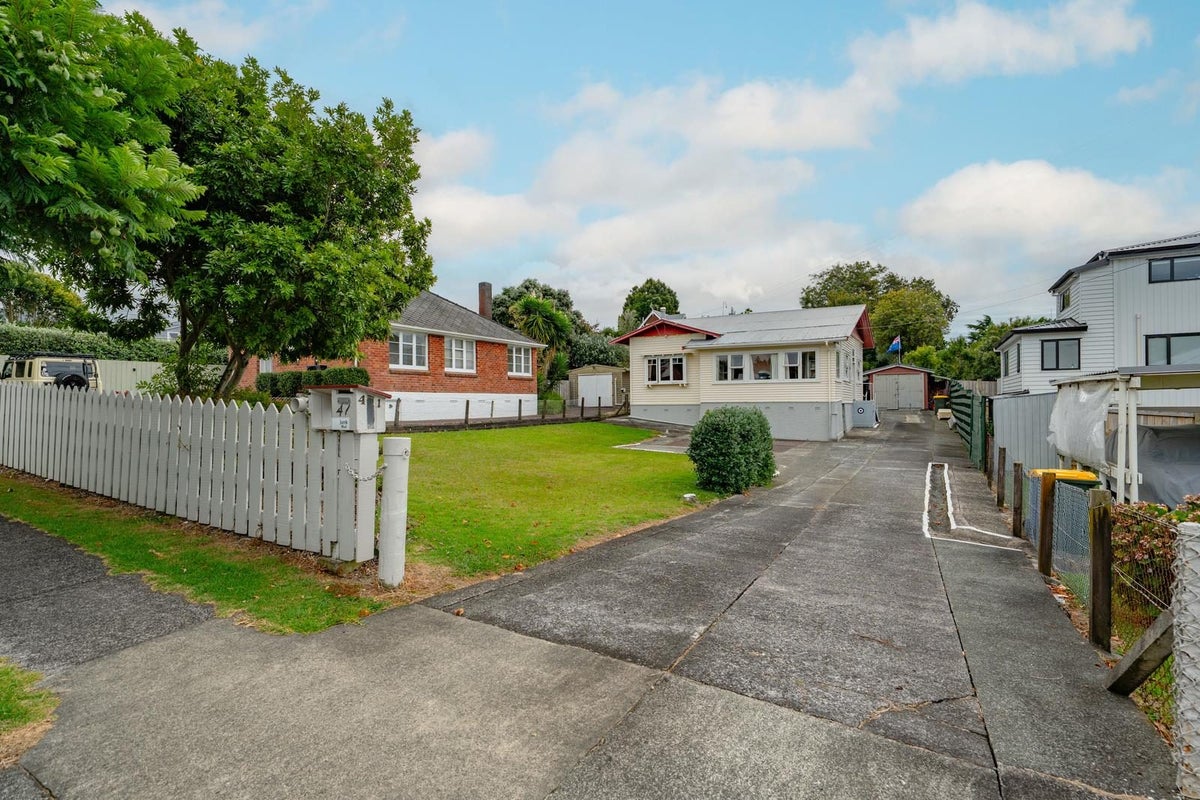 41 Hutchinson Avenue, New Lynn, Auckland - Carousel 1